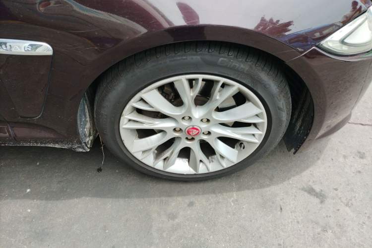 Used Jaguar XF 2014 XF 2.0T Luxury Edition Right Front Wheel Hub