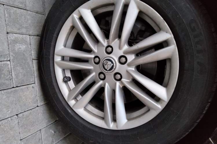 Used Jaguar XF 2014 XF 2.0T Prestige Edition Right Front Wheel Hub