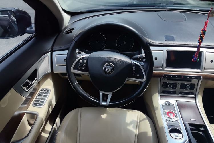 Used Jaguar XF 2014 XF 2.0T Prestige Edition Steering Wheel