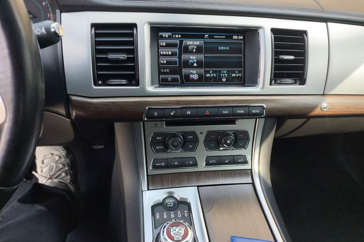 Used Jaguar XF 2014 XF 2.0T Prestige Edition Audio And AC Panel