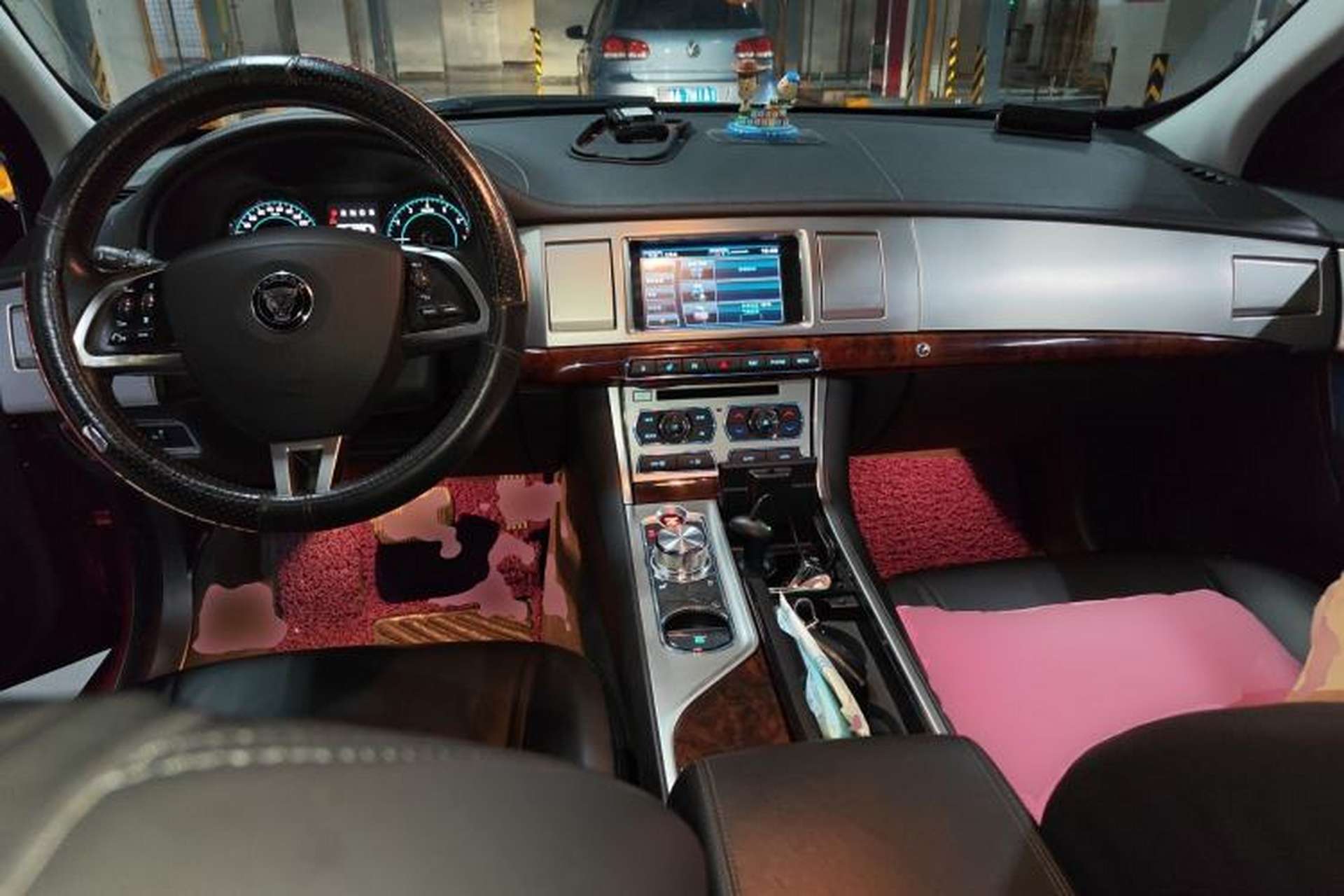 Used Jaguar XF 2014 XF 2.0T Luxury Edition Center Console
