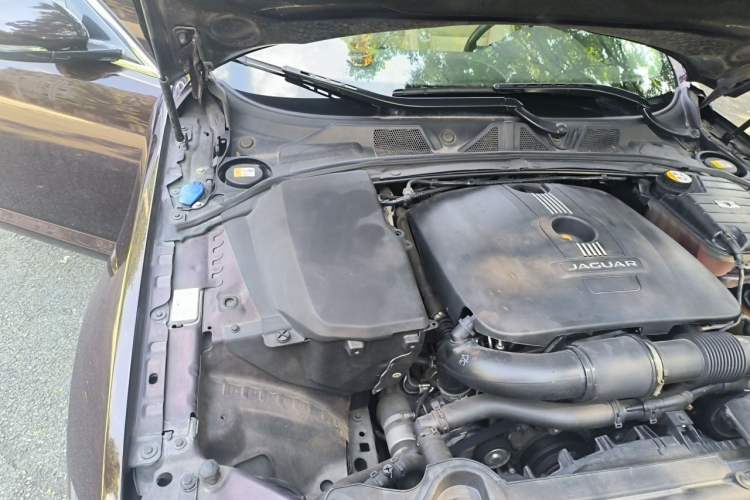 Used Jaguar XF 2014 XF 2.0T Luxury Edition Engine Bay Right