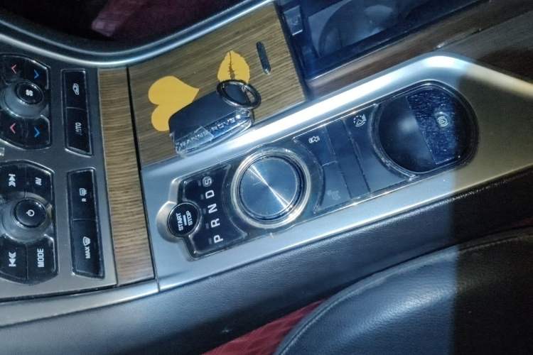 Used Jaguar XF 2014 XF 2.0T Prestige Edition Gear Lever