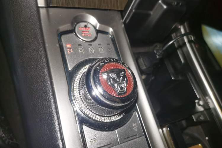 Used Jaguar XF 2014 XF 3.0 SC Luxury Edition Gear Lever
