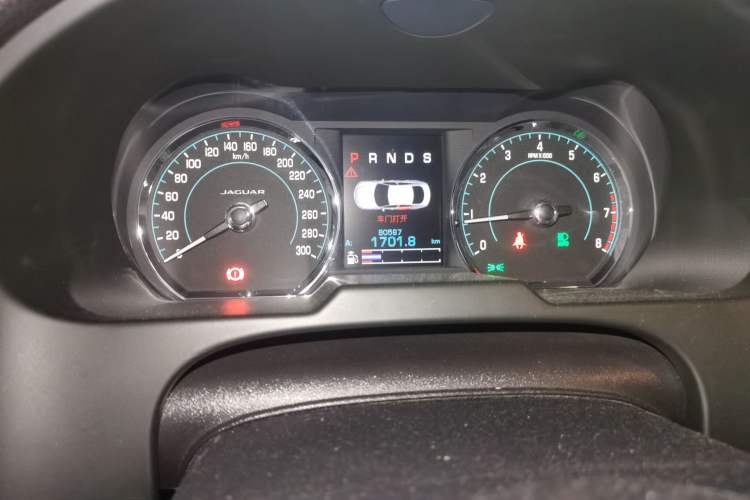 Used Jaguar XF 2014 XF 3.0 SC Luxury Edition Odometer Close Up