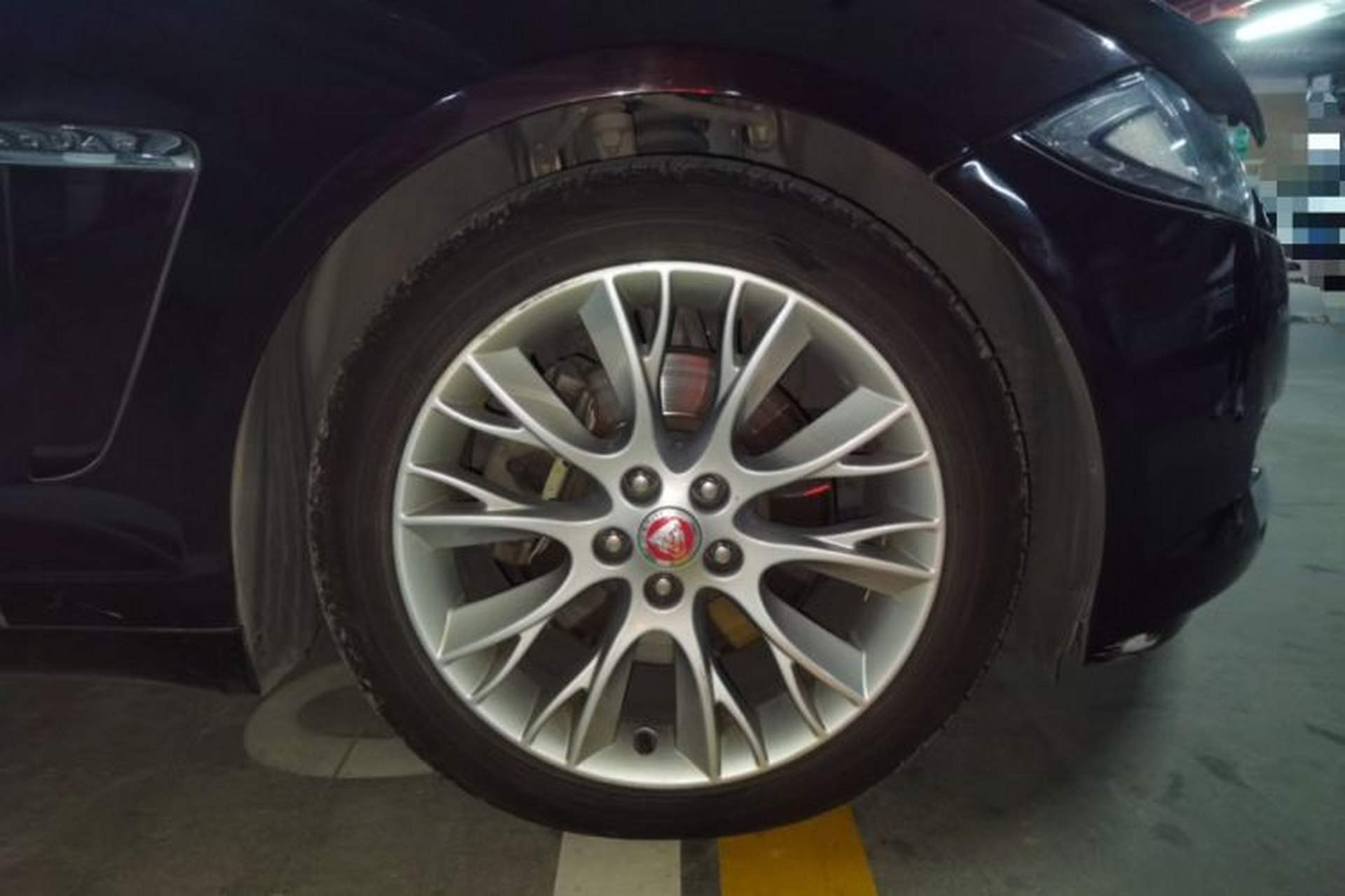 Used Jaguar XF 2014 XF 2.0T Luxury Edition Right Front Wheel Hub