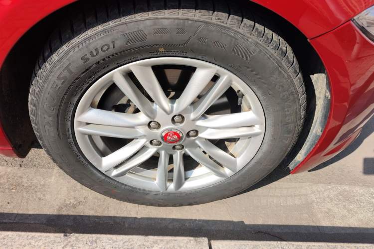 Used Jaguar XF 2014 XF 2.0T Prestige Edition Right Front Wheel Hub