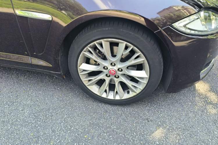 Used Jaguar XF 2014 XF 2.0T Luxury Edition Right Front Wheel Hub