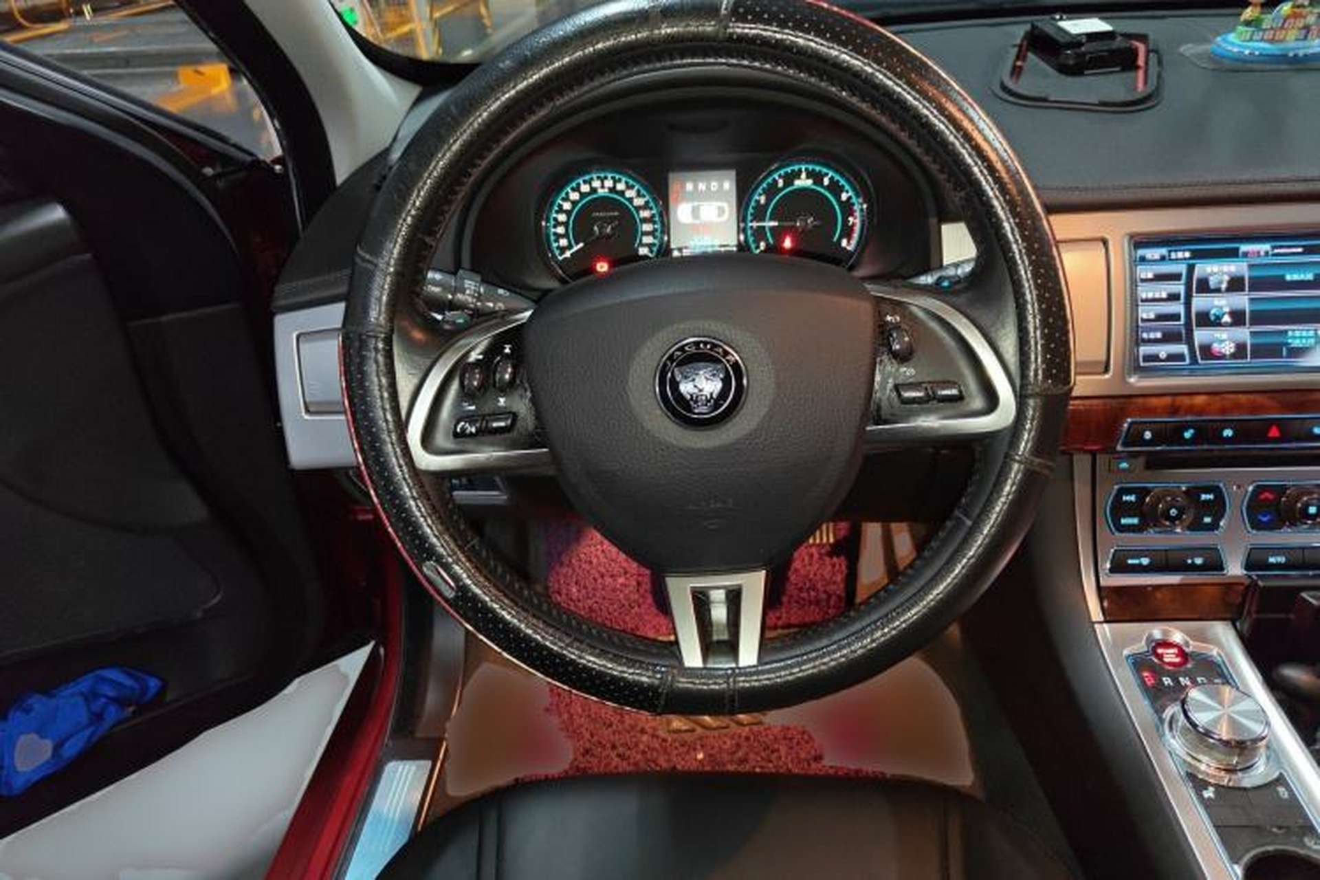 Used Jaguar XF 2014 XF 2.0T Luxury Edition Steering Wheel