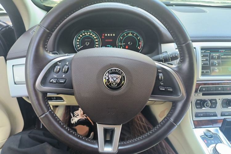 Used Jaguar XF 2014 XF 2.0T Luxury Edition Steering Wheel