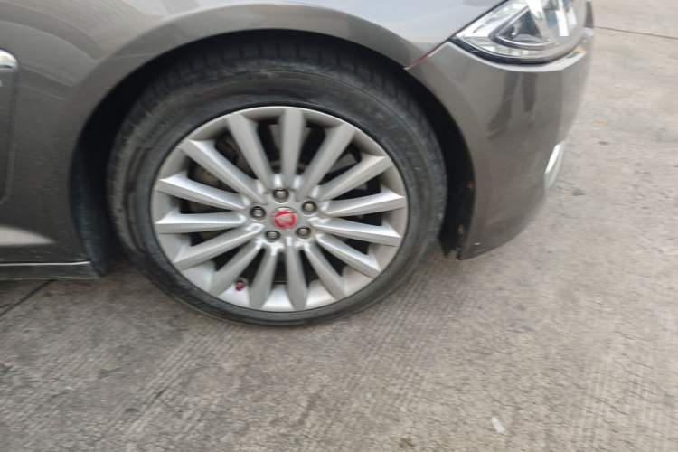 Used Jaguar XF 2014 XF 3.0 SC Luxury Edition Right Front Wheel Hub
