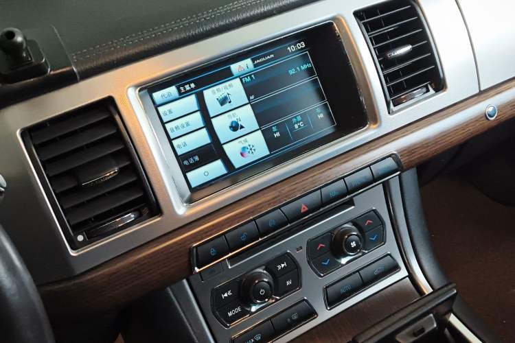 Used Jaguar XF 2014 XF 3.0 SC Elegance Edition Audio And AC Panel