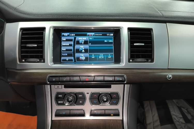 Used Jaguar XF 2014 XF 2.0T Prestige Edition Audio And AC Panel