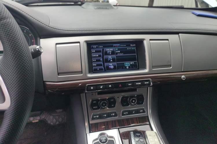 Used Jaguar XF 2014 XF 3.0 SC Luxury Edition Audio And AC Panel