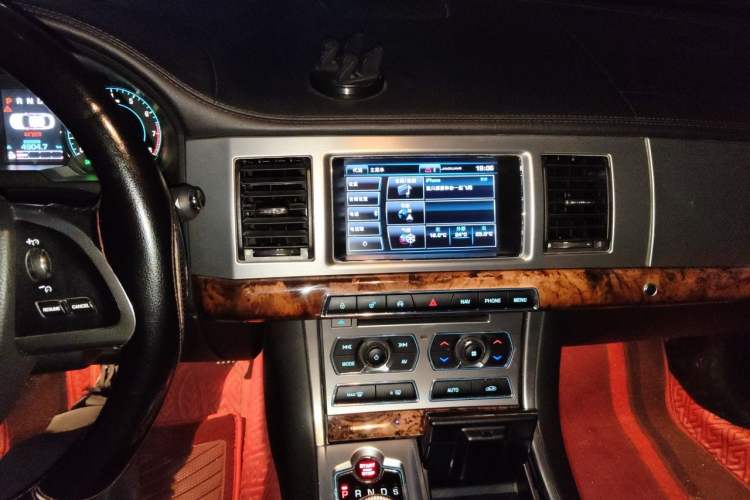 Used Jaguar XF 2014 XF 2.0T Luxury Edition Audio And AC Panel