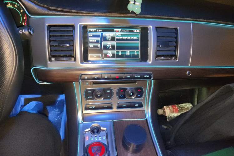 Used Jaguar XF 2014 XF 2.0T Prestige Edition Audio And AC Panel