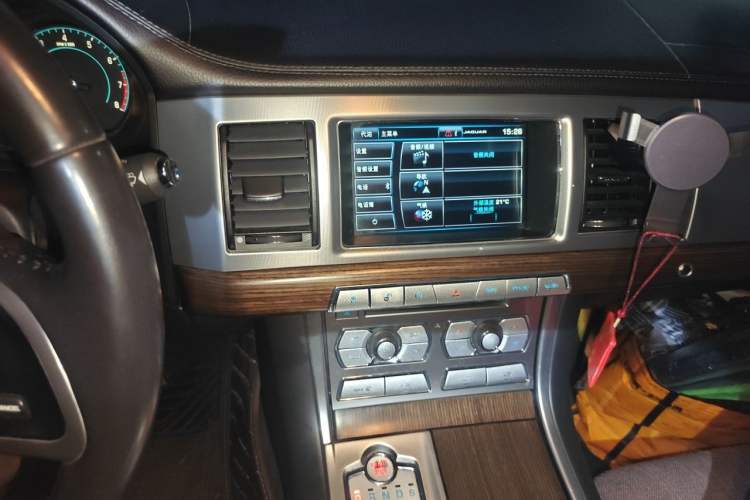 Used Jaguar XF 2014 XF 2.0T Prestige Edition Audio And AC Panel