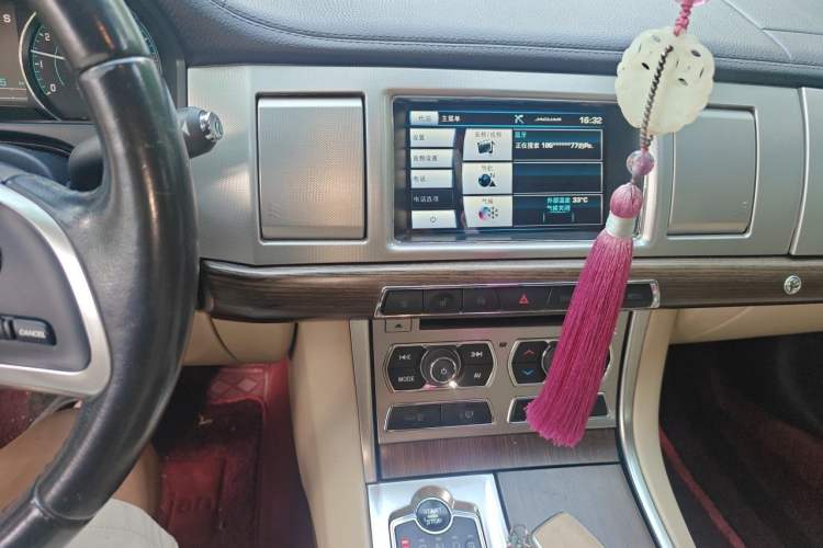 Used Jaguar XF 2014 XF 2.0T Prestige Edition Audio And AC Panel
