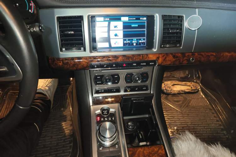 Used Jaguar XF 2014 XF 2.0T Luxury Edition Audio And AC Panel