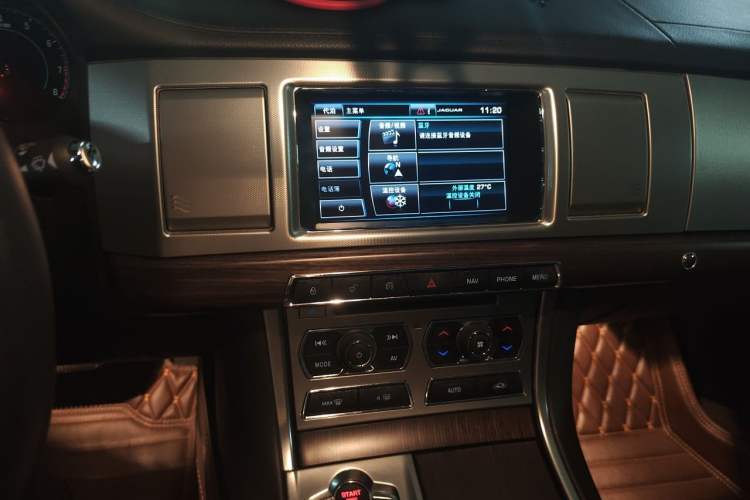 Used Jaguar XF 2014 XF 2.0T Prestige Edition Audio And AC Panel