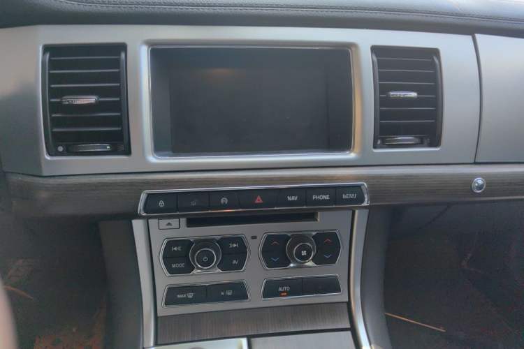 Used Jaguar XF 2014 XF 2.0T Prestige Edition Audio And AC Panel