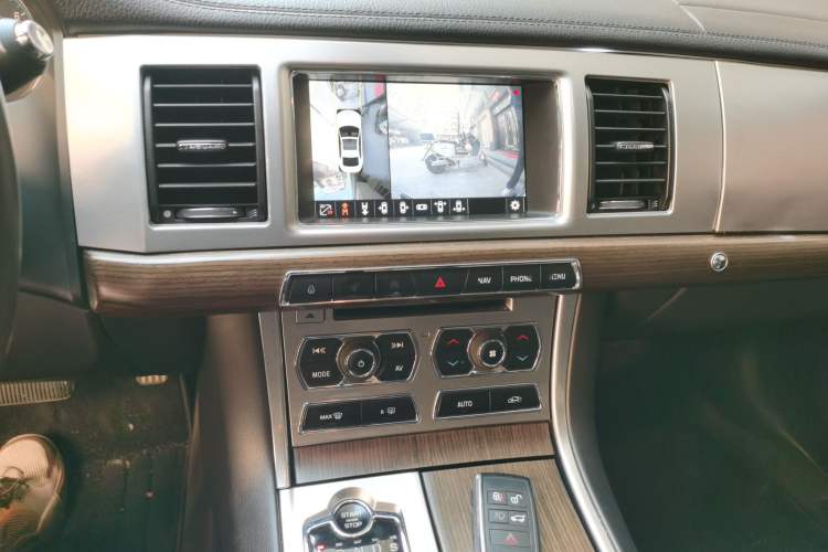 Used Jaguar XF 2014 XF 2.0T Prestige Edition Audio And AC Panel