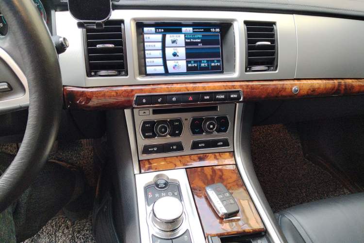 Used Jaguar XF 2014 XF 2.0T Luxury Edition Audio And AC Panel