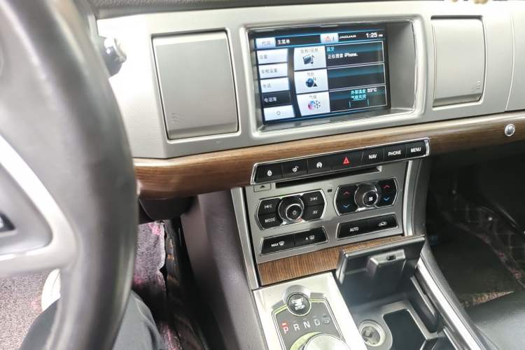 Used Jaguar XF 2014 XF 2.0T Prestige Edition Audio And AC Panel