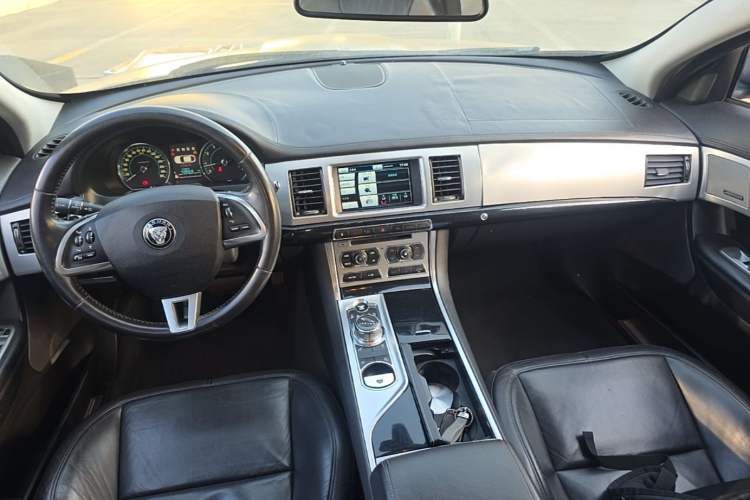 Used Jaguar XF 2014 XF 3.0 SC Sport Club Limited Edition Center Console