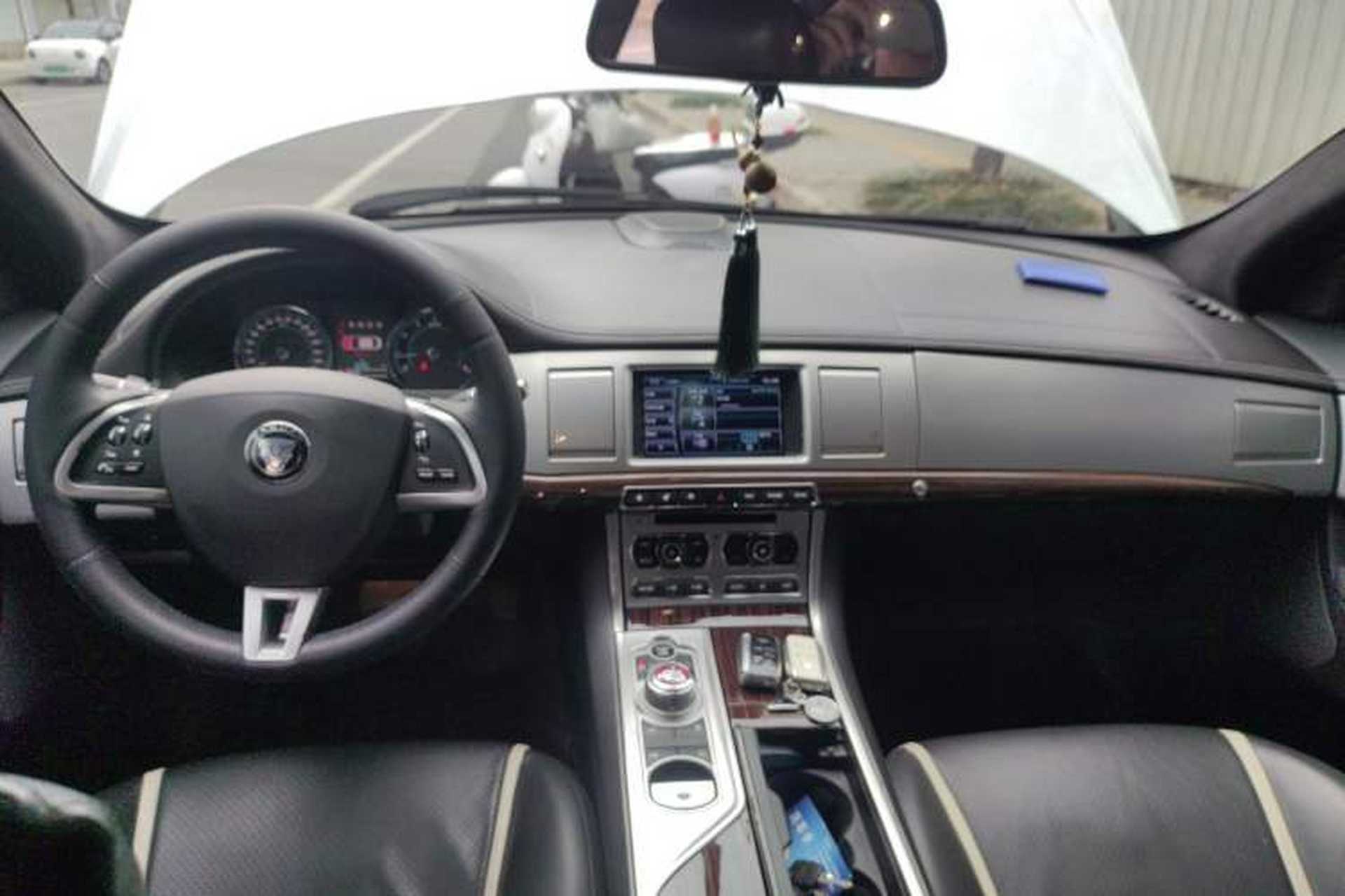 Used Jaguar XF 2014 XF 3.0 SC Luxury Edition Center Console