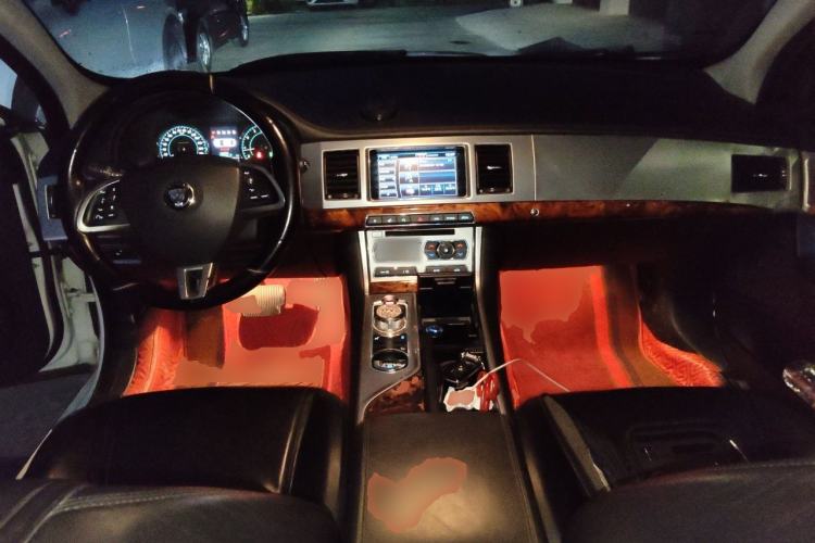 Used Jaguar XF 2014 XF 2.0T Luxury Edition Center Console