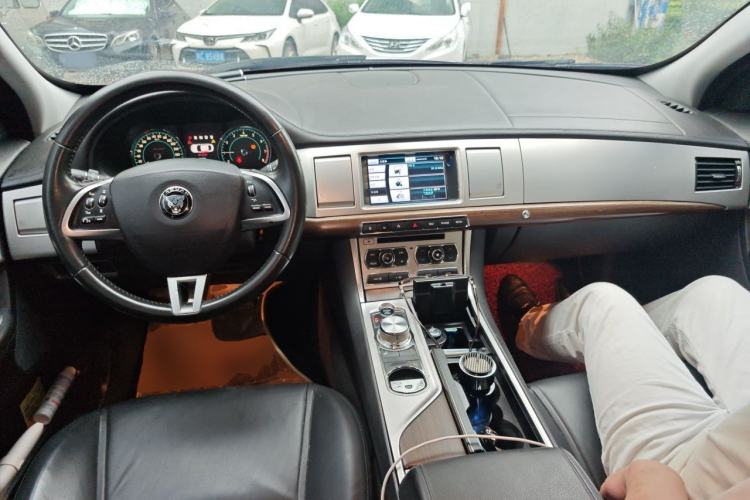 Used Jaguar XF 2014 XF 2.0T Prestige Edition Center Console