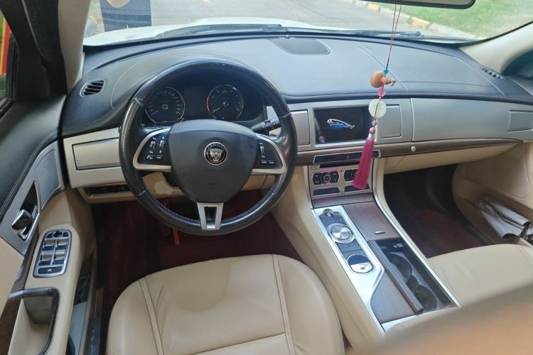 Used Jaguar XF 2014 XF 2.0T Prestige Edition Center Console