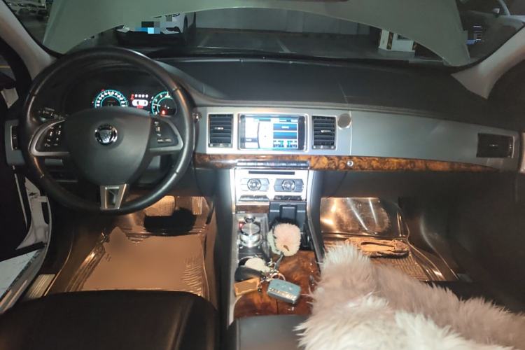 Used Jaguar XF 2014 XF 2.0T Luxury Edition Center Console