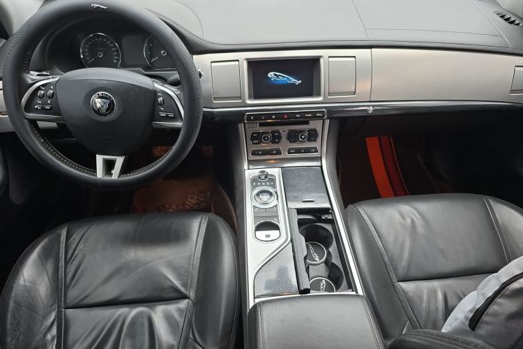 Used Jaguar XF 2014 XF 2.0T Luxury Edition Center Console