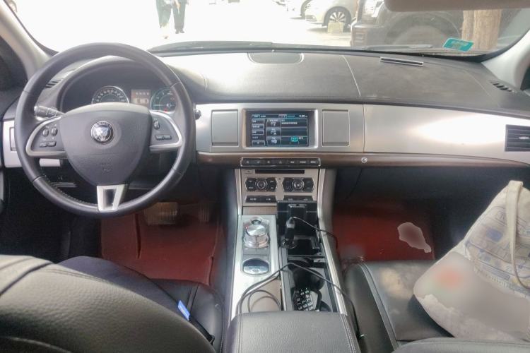 Used Jaguar XF 2014 XF 2.0T Prestige Edition Center Console