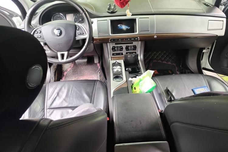 Used Jaguar XF 2014 XF 2.0T Prestige Edition Center Console