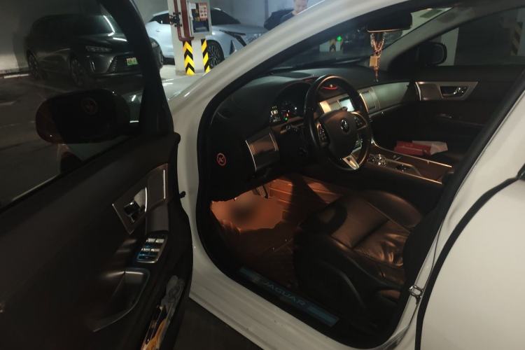Used Jaguar XF 2014 XF 2.0T Prestige Edition Driver Seat
