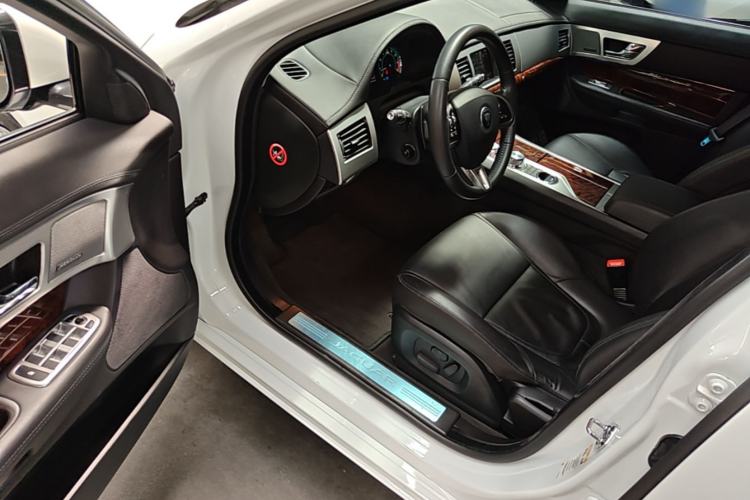 Used Jaguar XF 2014 XF 2.0T Luxury Edition Driver Seat
