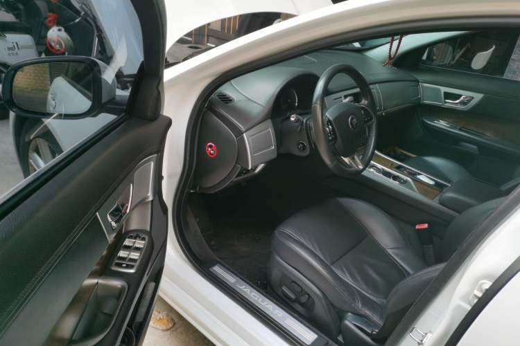 Used Jaguar XF 2014 XF 2.0T Prestige Edition Driver Seat