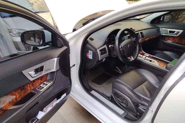 Used Jaguar XF 2014 XF 2.0T Luxury Edition Driver Seat