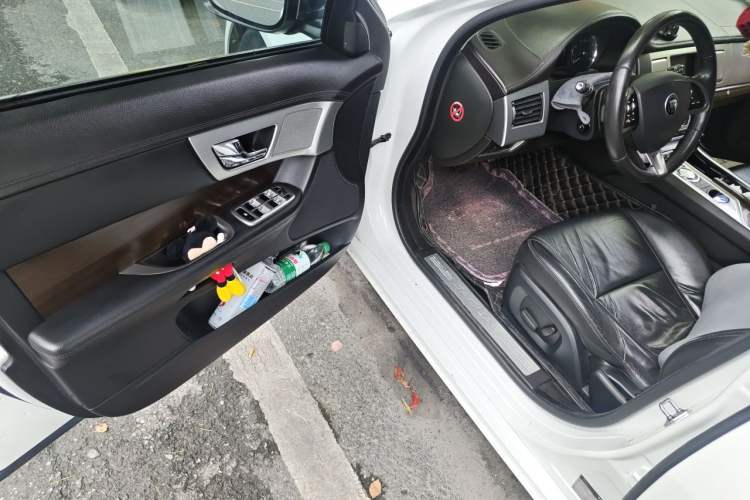 Used Jaguar XF 2014 XF 2.0T Prestige Edition Driver Seat
