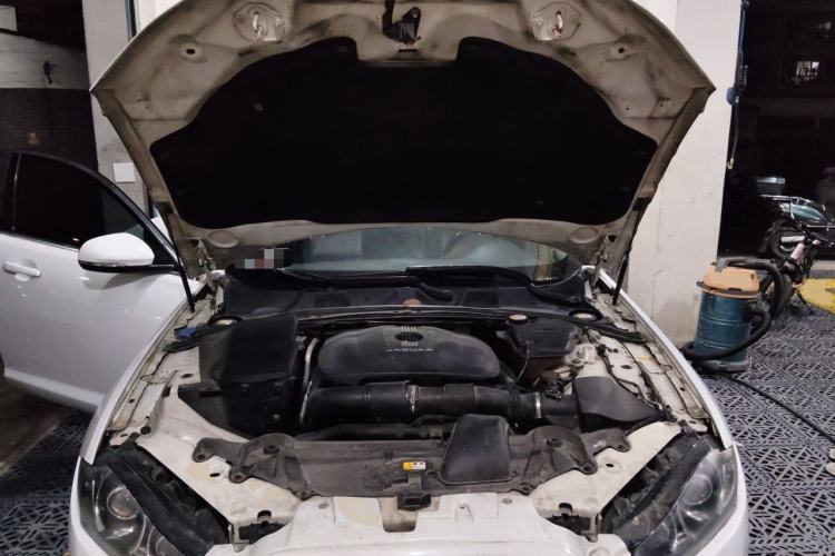Used Jaguar XF 2014 XF 2.0T Luxury Edition Engine Bay