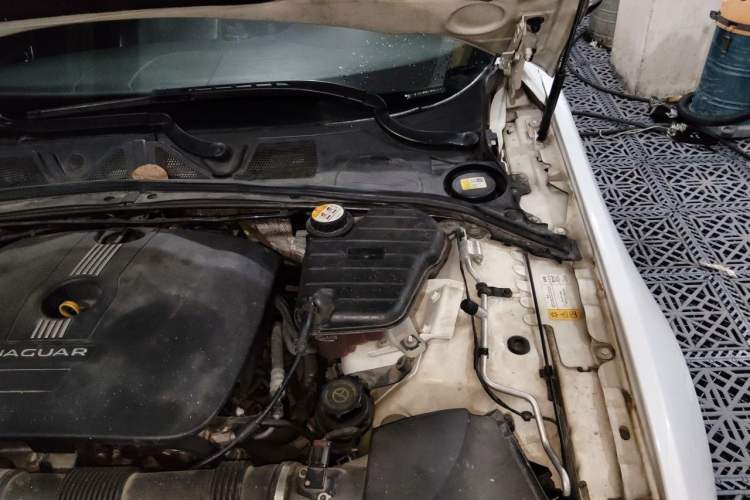 Used Jaguar XF 2014 XF 2.0T Luxury Edition Engine Bay Left