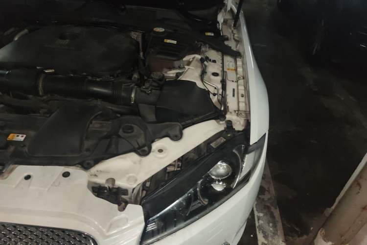 Used Jaguar XF 2014 XF 2.0T Prestige Edition Engine Bay Left