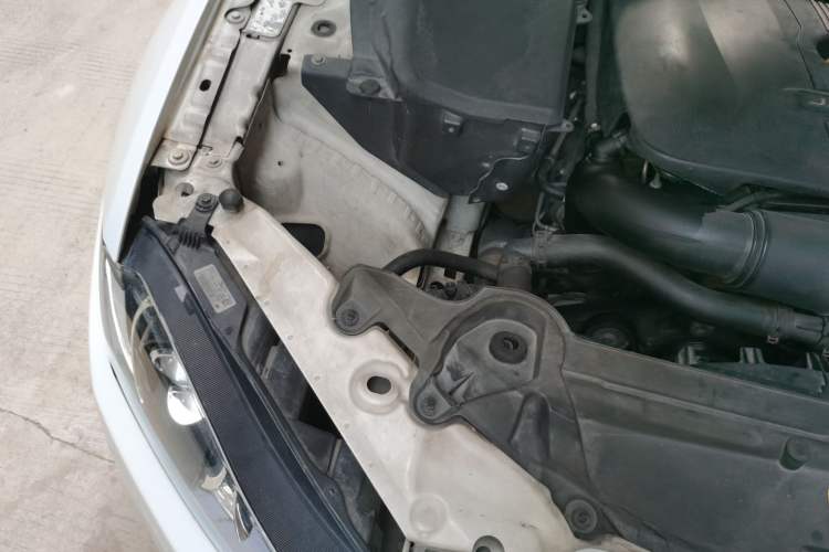Used Jaguar XF 2014 XF 2.0T Luxury Edition Engine Bay Right