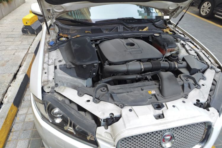 Used Jaguar XF 2014 XF 2.0T Prestige Edition Engine Bay Right