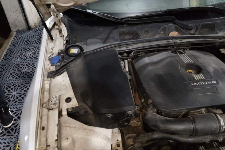 Used Jaguar XF 2014 XF 2.0T Luxury Edition Engine Bay Right
