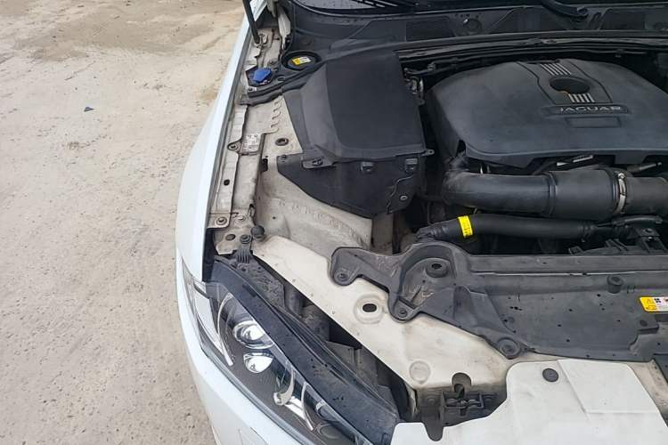 Used Jaguar XF 2014 XF 2.0T Prestige Edition Engine Bay Right
