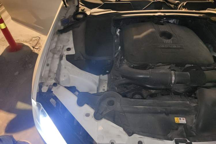 Used Jaguar XF 2014 XF 2.0T Prestige Edition Engine Bay Right